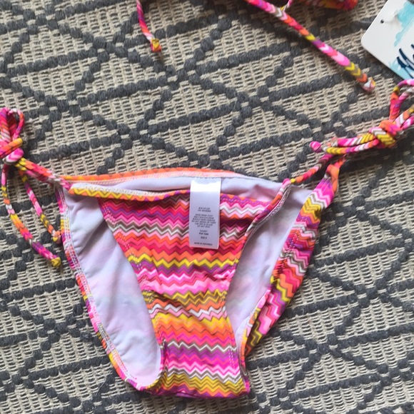 Bikini 👙🧡💗💛💜 - Picture 4 of 8